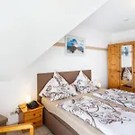 Meyer Apartmán *